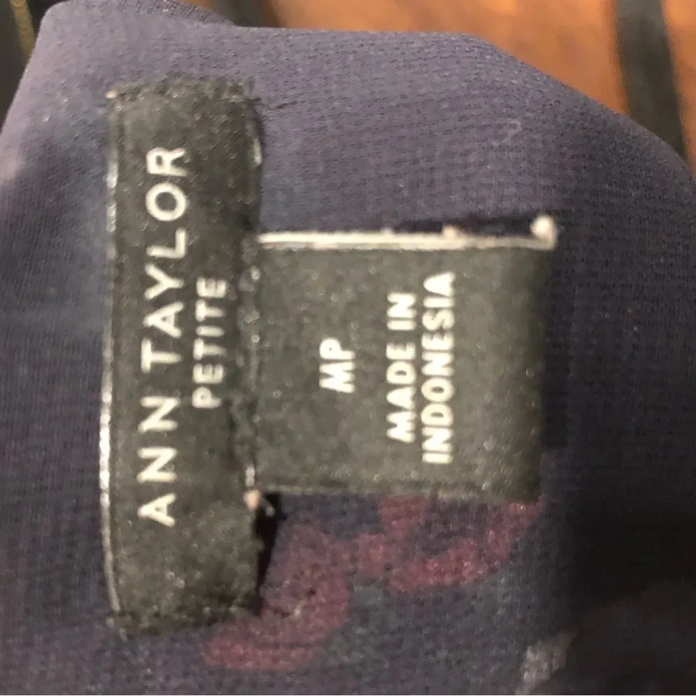 Ann Taylor Petite black floral design sleeveless top, size medium petite - Picture 6 of 11